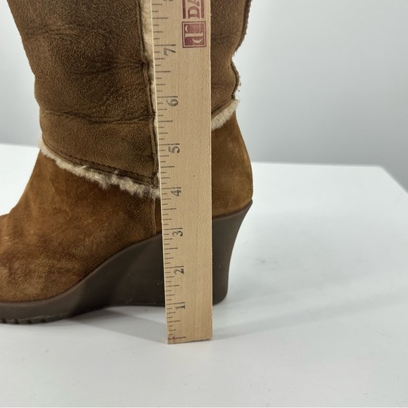 *UGG Tall Wedge Boots Tan Suede Sherpa Womens 8 - Picture 3 of 13